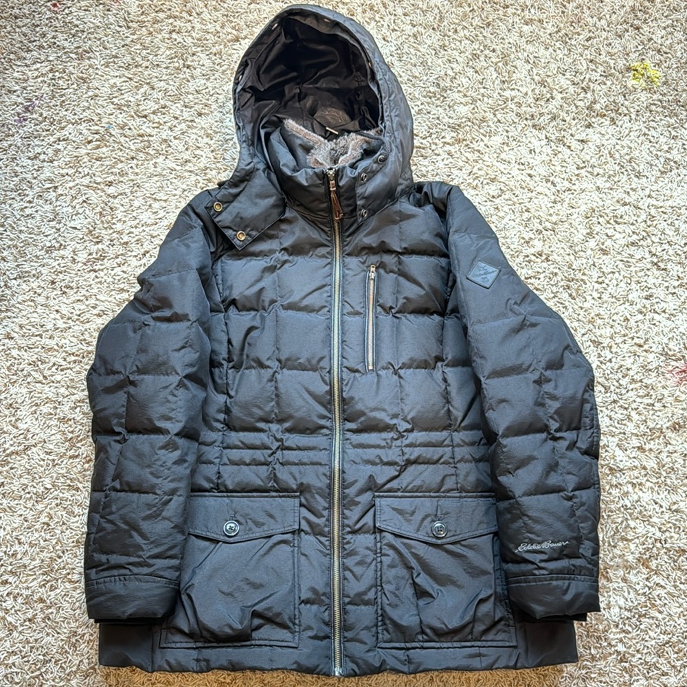 Women’s Eddie Bauer winter jacket. Excellent condition!
